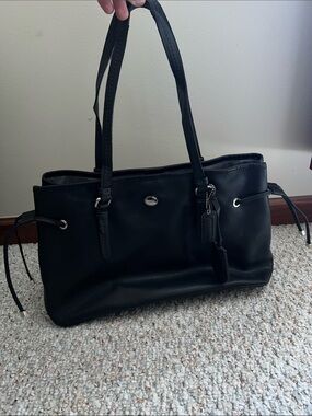 2014 Coach Black Women's Tote Bag - Classic Everyday Shoulder Bag